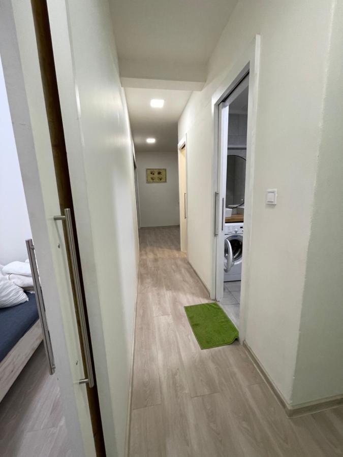 Red&Black Apartment City Centr, Na Hradbach 118 俄斯特拉发 外观 照片