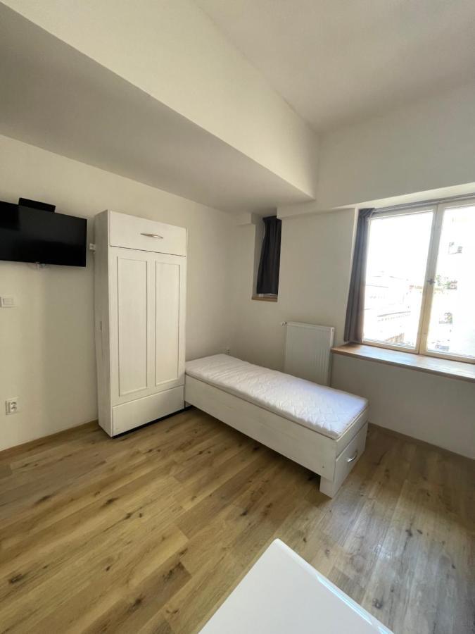 Red&Black Apartment City Centr, Na Hradbach 118 俄斯特拉发 外观 照片