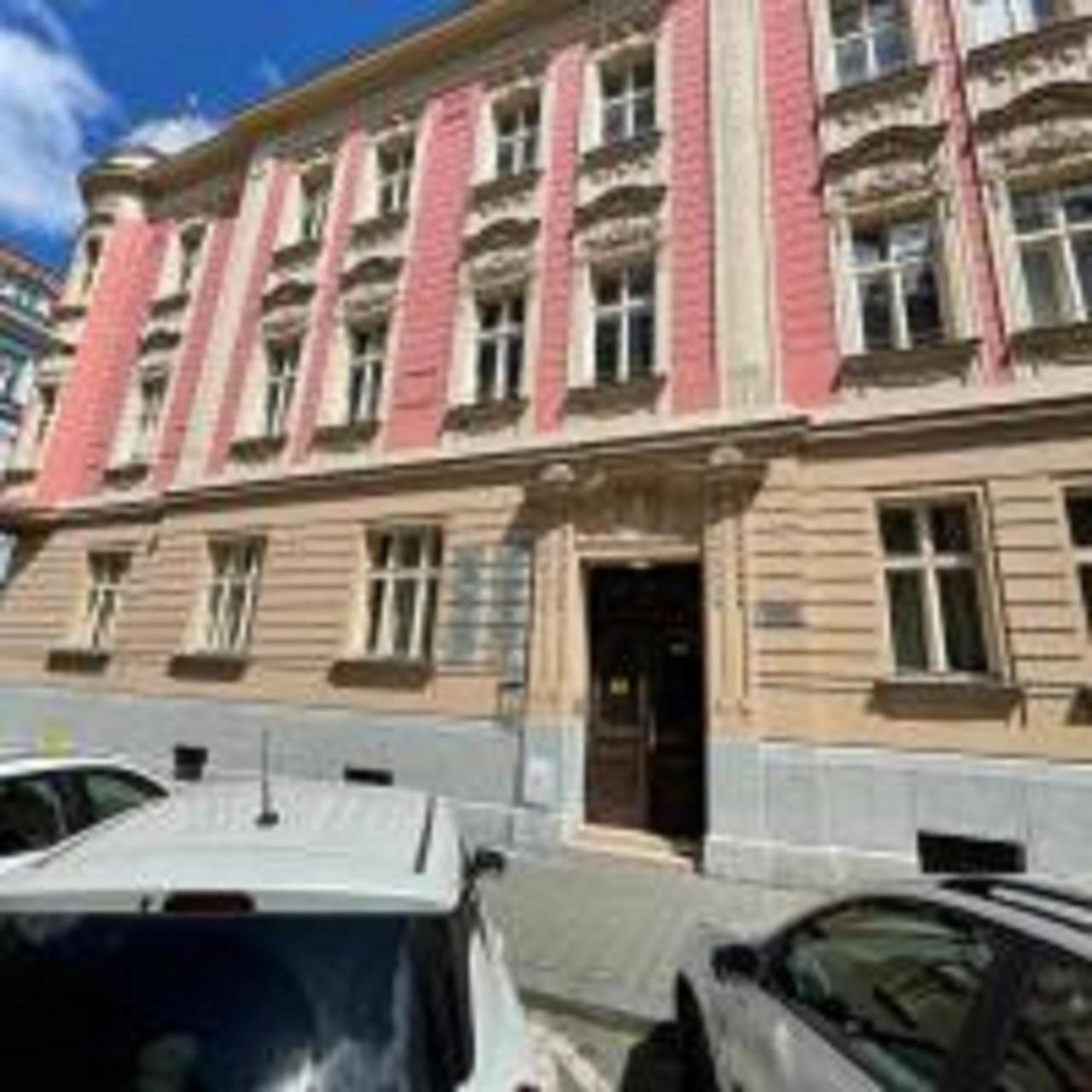 Red&Black Apartment City Centr, Na Hradbach 118 俄斯特拉发 外观 照片