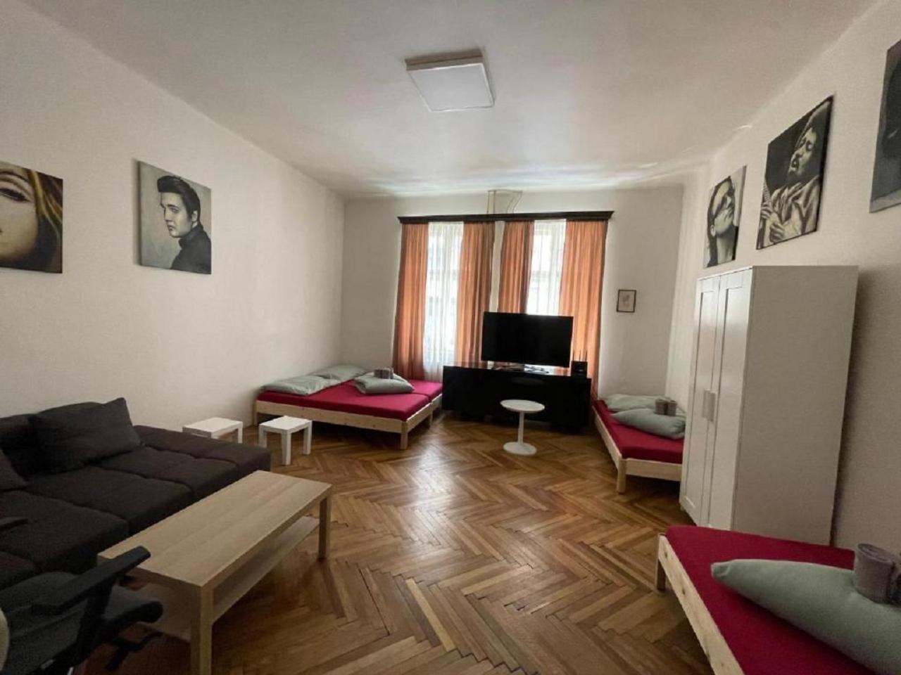 Red&Black Apartment City Centr, Na Hradbach 118 俄斯特拉发 外观 照片